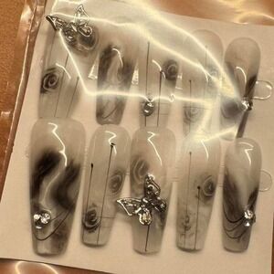 Monochrome Wings 🦋🖤 | Coffin Press-On‎ Nail Set (Size M)